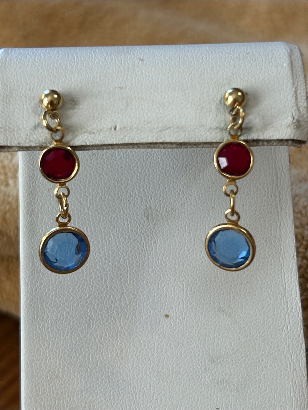 VINTAGE BELLAGIO BEZEL SET BLUE RED AUSTRIAN CRYSTAL GOLD TONE STUD EARRINGS